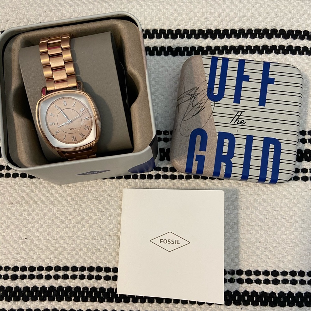 Women’s rose gold fossil watch